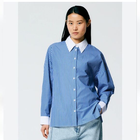 The Limited blue pinstripe blouse, white collar & wrists, pockets, buttons, L - Picture 4 of 7